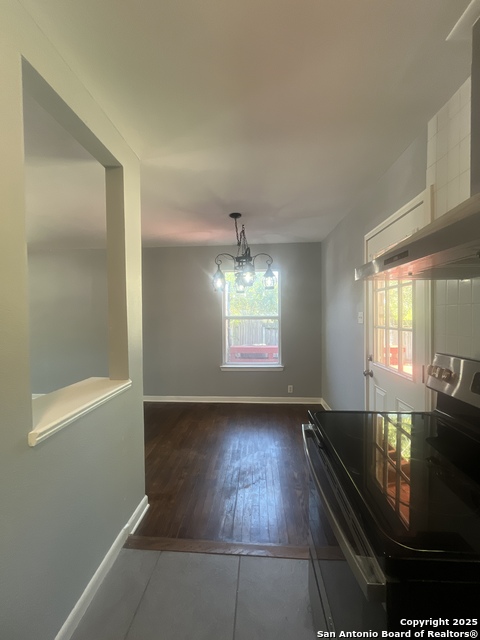 Image 9 of 24 For 531 Crestview