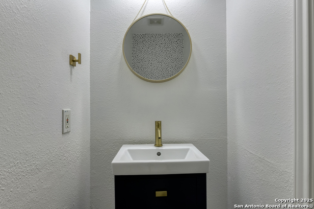 Image 14 of 33 For 15219 Spring Land