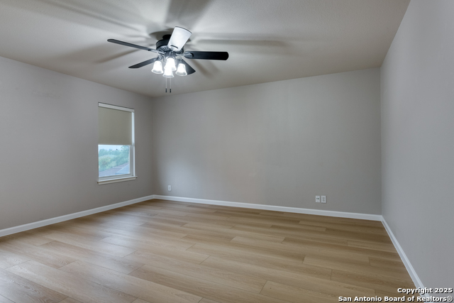 Image 18 of 33 For 15219 Spring Land