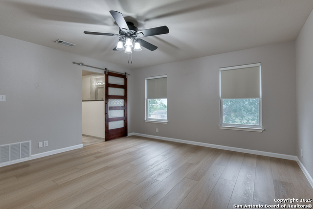 Image 19 of 33 For 15219 Spring Land