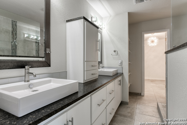 Image 20 of 33 For 15219 Spring Land