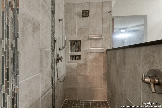 Image 23 of 33 For 15219 Spring Land