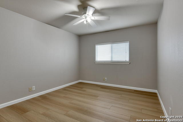 Image 29 of 33 For 15219 Spring Land