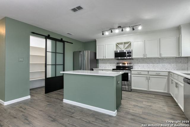 Image 9 of 33 For 15219 Spring Land