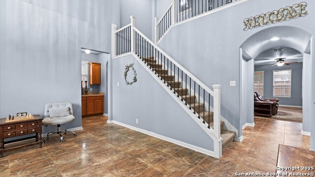 Image 5 of 38 For 325 Golden Bear Dr