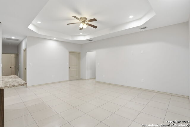 Image 10 of 32 For 5122 Gwenda Lea