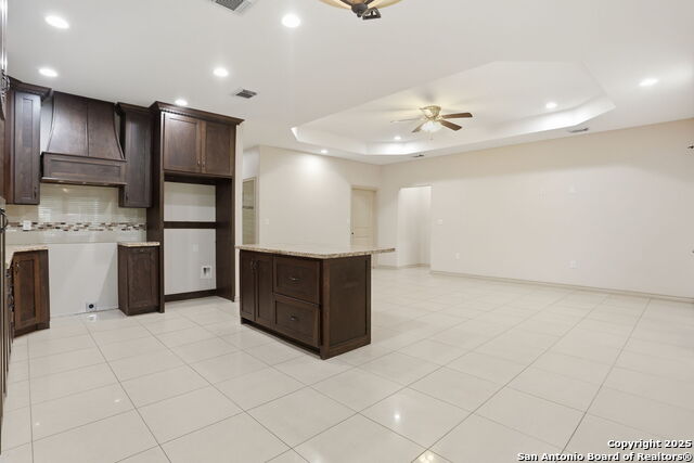 Image 11 of 32 For 5122 Gwenda Lea