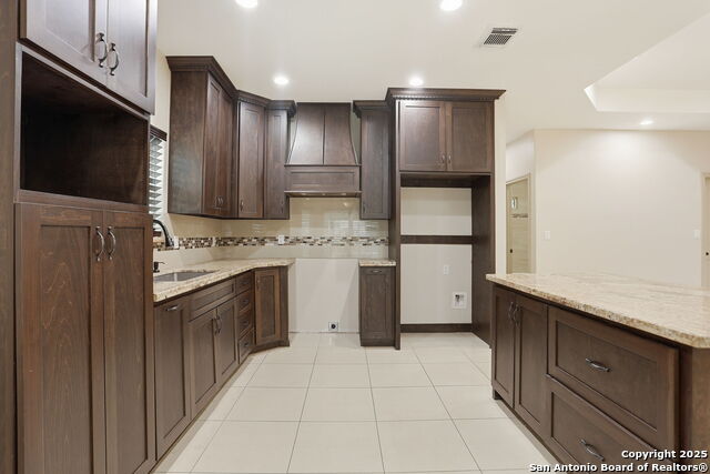 Image 12 of 32 For 5122 Gwenda Lea