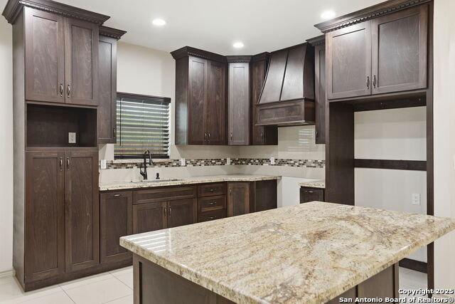 Image 13 of 32 For 5122 Gwenda Lea