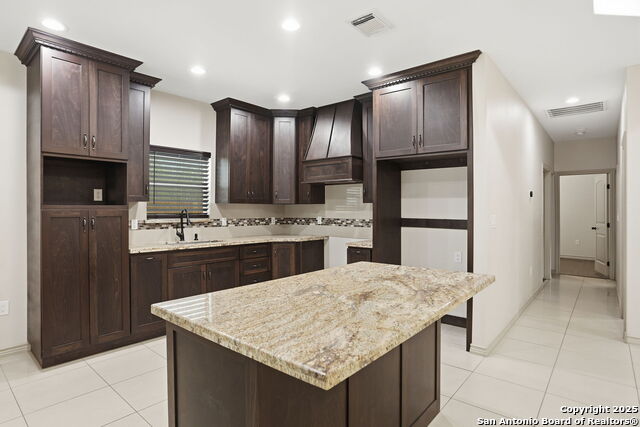 Image 17 of 32 For 5122 Gwenda Lea