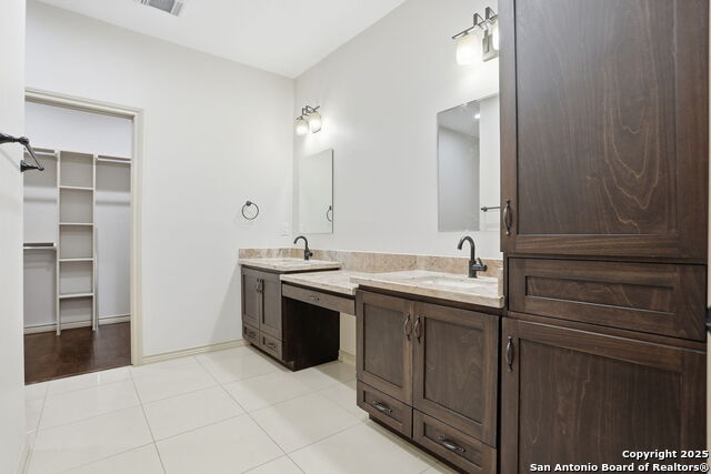 Image 20 of 32 For 5122 Gwenda Lea