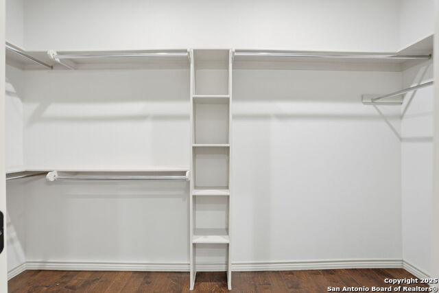 Image 23 of 32 For 5122 Gwenda Lea