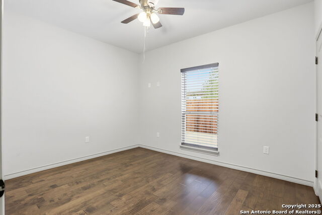 Image 26 of 32 For 5122 Gwenda Lea