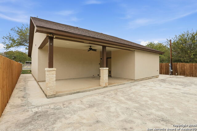 Image 28 of 32 For 5122 Gwenda Lea