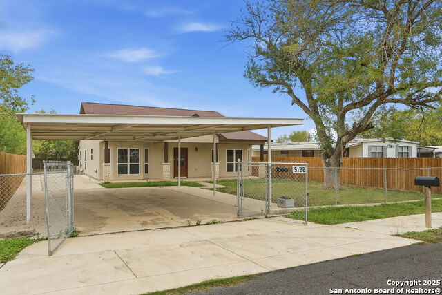 Image 6 of 32 For 5122 Gwenda Lea