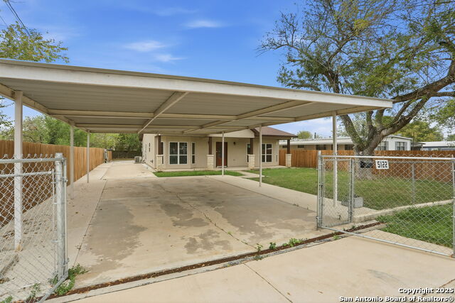 Image 7 of 32 For 5122 Gwenda Lea