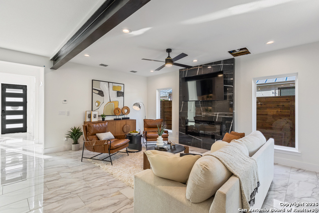 Image 5 of 51 For 108 Dowdy St