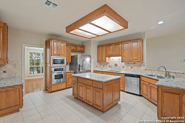 Image 21 of 72 For 17314 Fountain Bluff