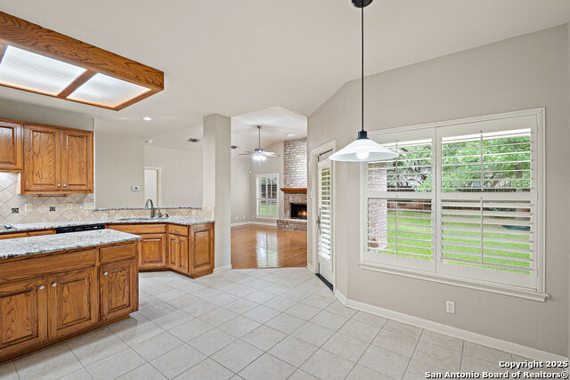 Image 30 of 72 For 17314 Fountain Bluff