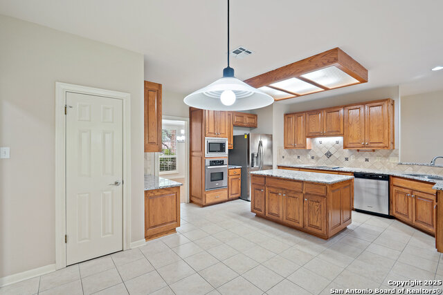 Image 31 of 72 For 17314 Fountain Bluff