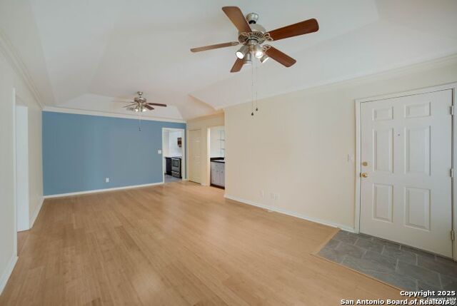 Image 3 of 28 For 2611 Eisenhauer Rd  1007