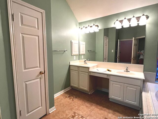 Image 13 of 31 For 11 Bedford Oaks