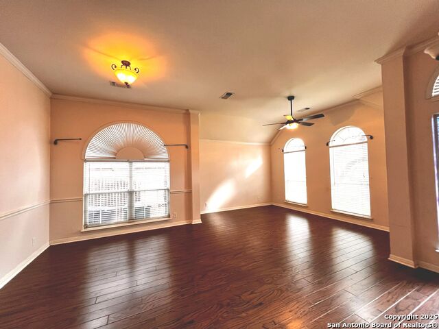 Image 4 of 31 For 11 Bedford Oaks