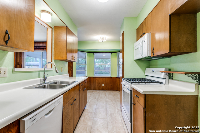 Image 10 of 25 For 10627 Rimcrest