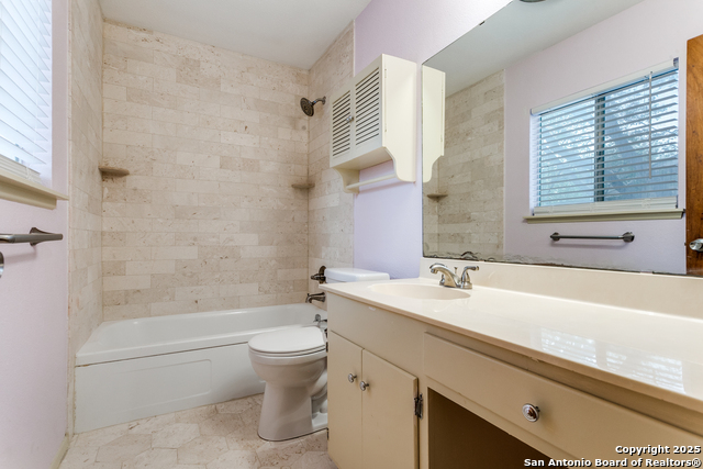 Image 17 of 25 For 10627 Rimcrest