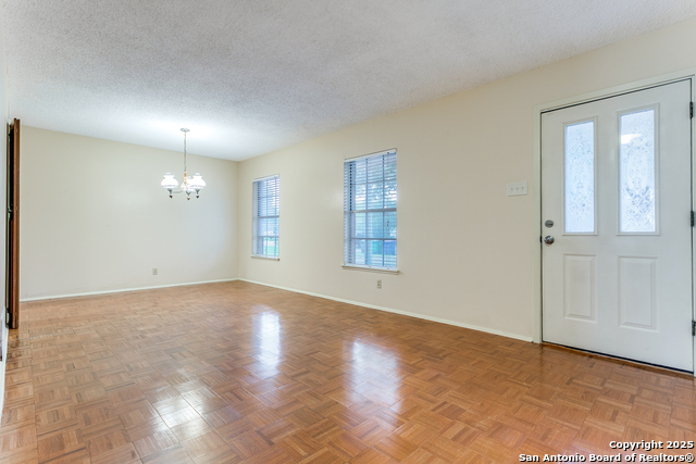 Image 3 of 25 For 10627 Rimcrest