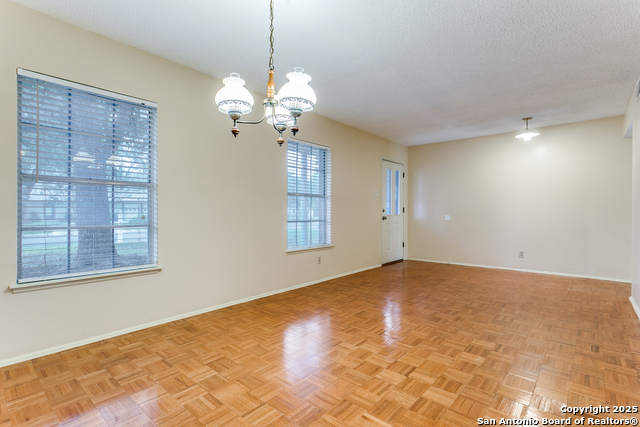 Image 4 of 25 For 10627 Rimcrest