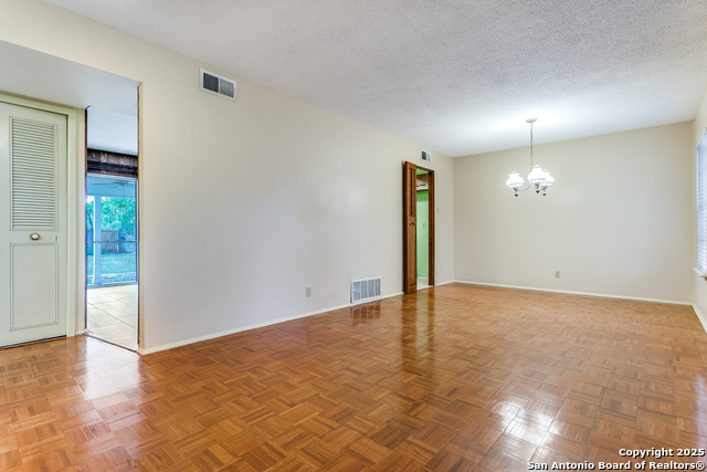 Image 6 of 25 For 10627 Rimcrest