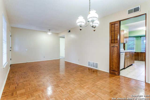 Image 7 of 25 For 10627 Rimcrest