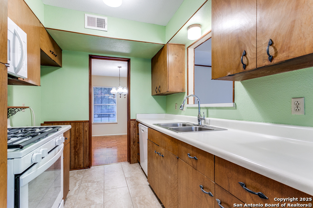 Image 8 of 25 For 10627 Rimcrest