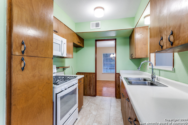 Image 9 of 25 For 10627 Rimcrest