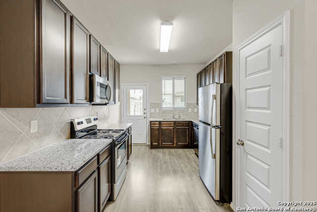 Image 7 of 28 For 10522 Green Rock