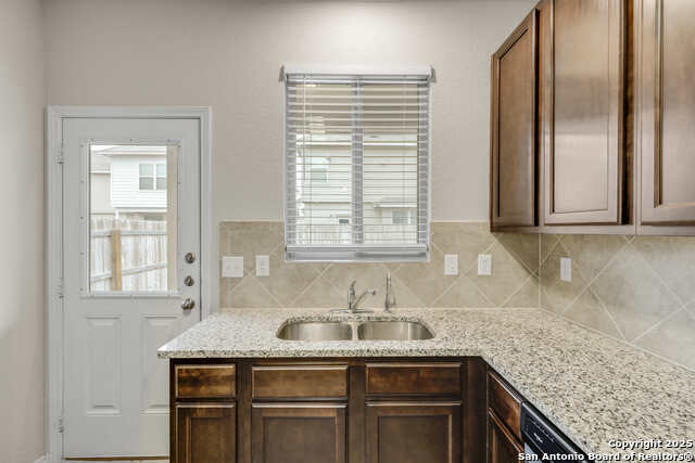 Image 8 of 28 For 10522 Green Rock