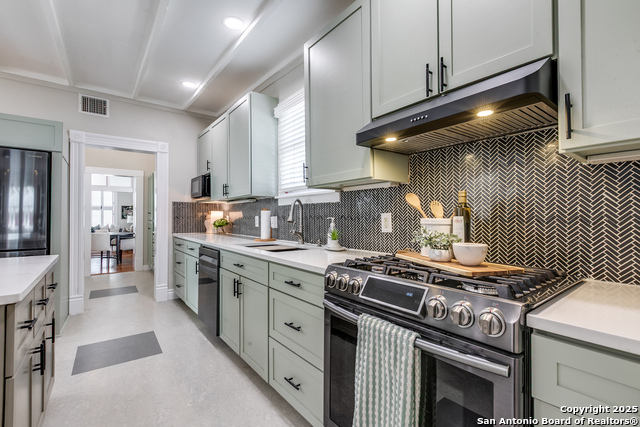 Image 14 of 28 For 922 Pine N 