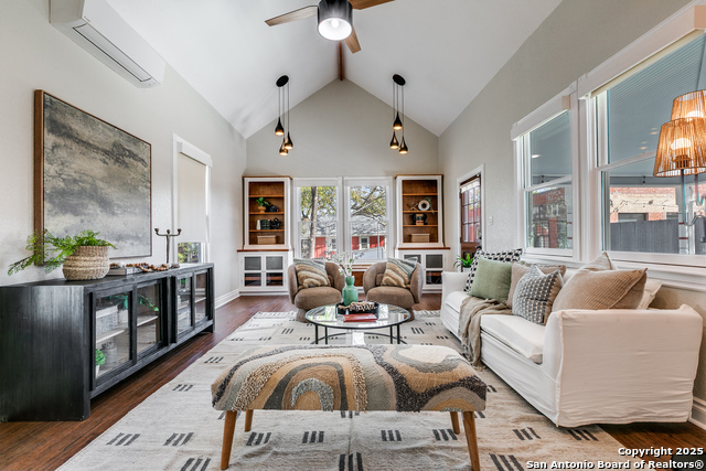 Image 17 of 28 For 922 Pine N 