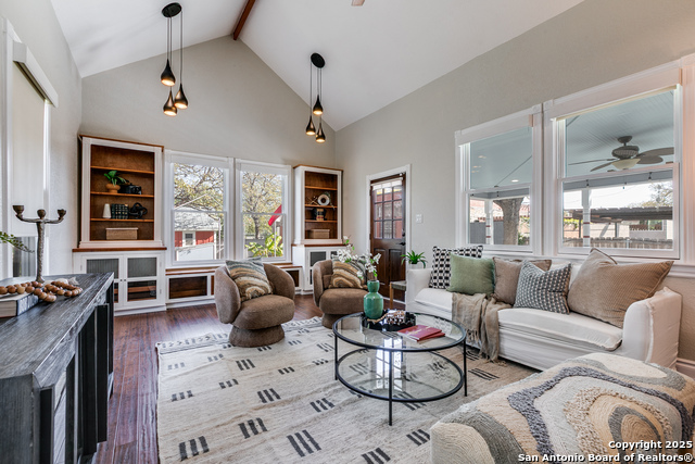 Image 18 of 28 For 922 Pine N 