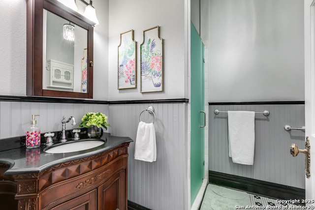 Image 23 of 28 For 922 Pine N 