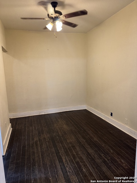 Image 10 of 17 For 407 Fort St N