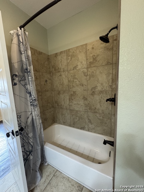 Image 11 of 17 For 407 Fort St N