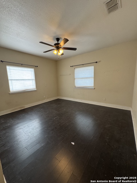 Image 13 of 17 For 407 Fort St N