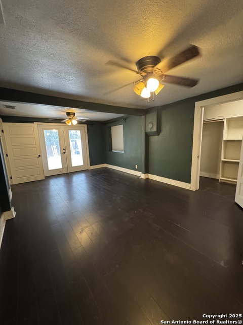 Image 14 of 17 For 407 Fort St N