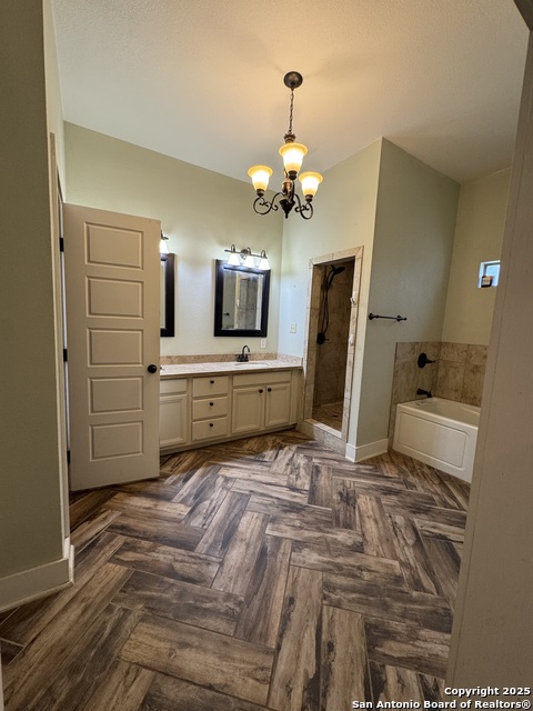 Image 15 of 17 For 407 Fort St N