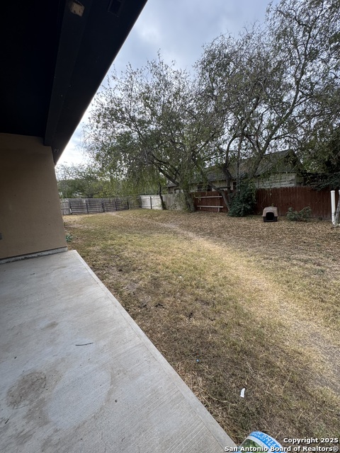 Image 16 of 17 For 407 Fort St N