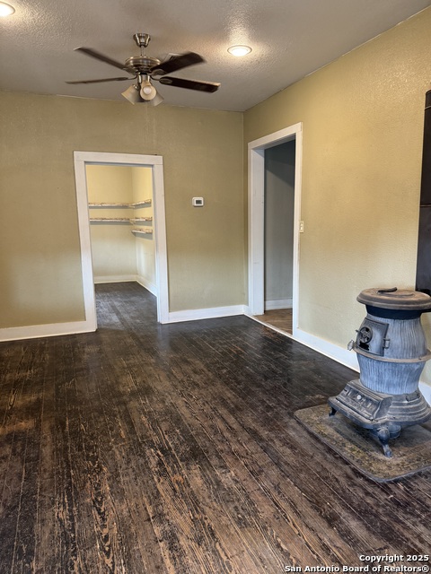 Image 3 of 17 For 407 Fort St N