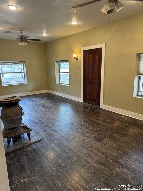 Image 4 of 17 For 407 Fort St N