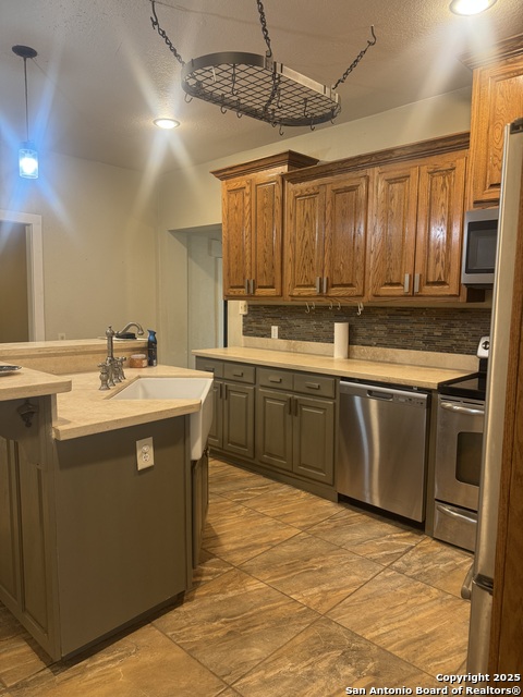 Image 5 of 17 For 407 Fort St N